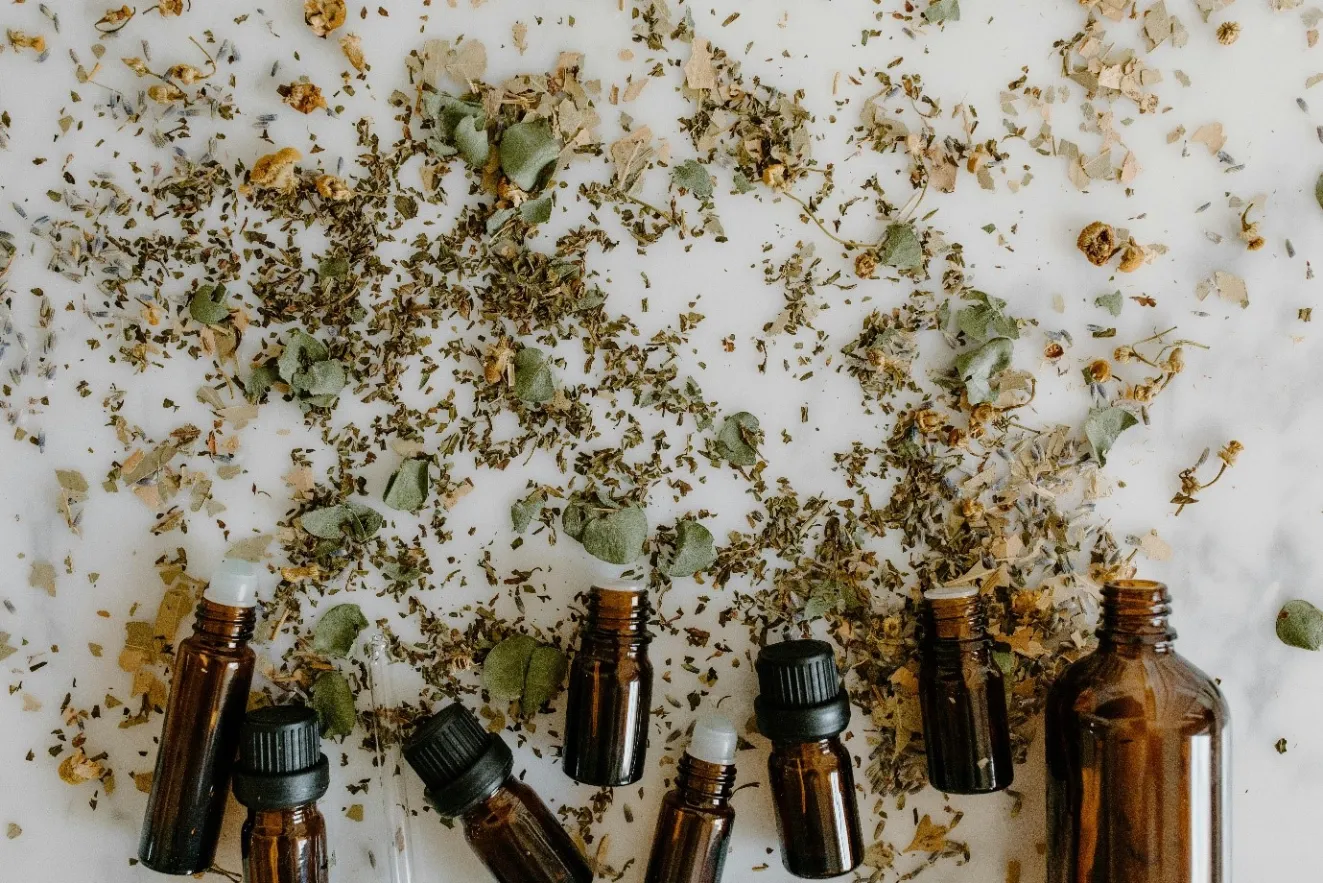 Nature’s Aromatic Elixirs – The Benefits of Essential Oils in Natural Skincare